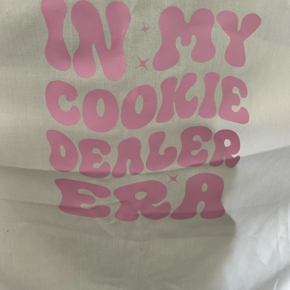 White Apron with Pink Text- in my cookie dealer era- great gift - new - - Picture 2 of 5